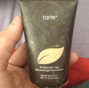 Tarte Amazonian Clay Foundation Light medium beige